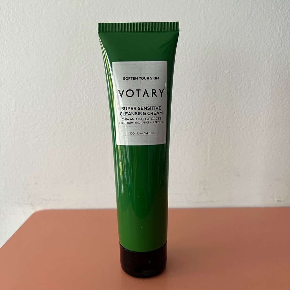 Super Sensitive Cleansing Cream- Chia and Oat Extracts 100 ml - new